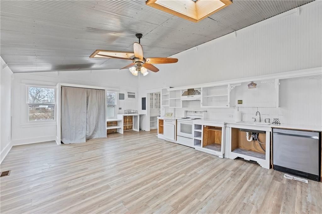 302 E Hulett Street — photo 16