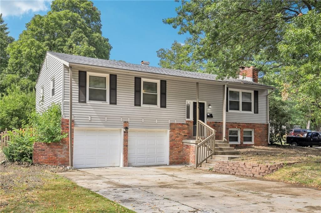 614 NW Fair Lane — photo 2