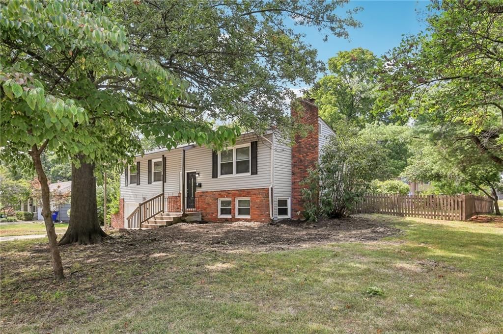614 NW Fair Lane — photo 3