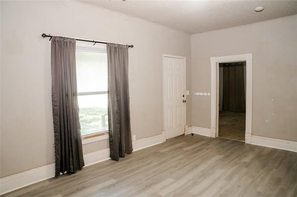 2517 Broadway Avenue — photo 2
