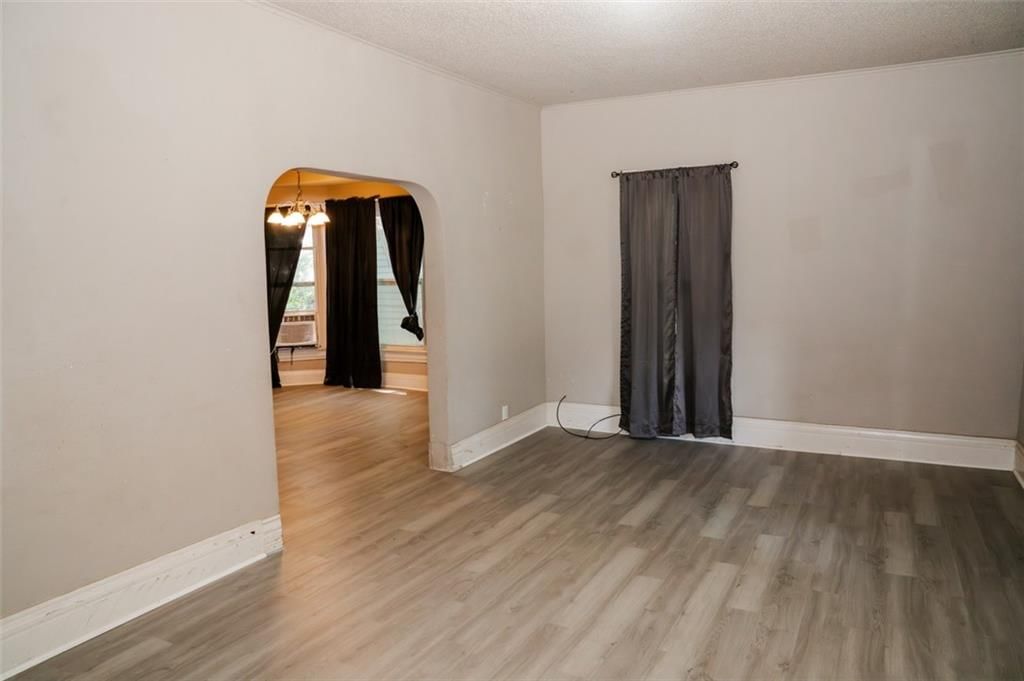 2517 Broadway Avenue — photo 3