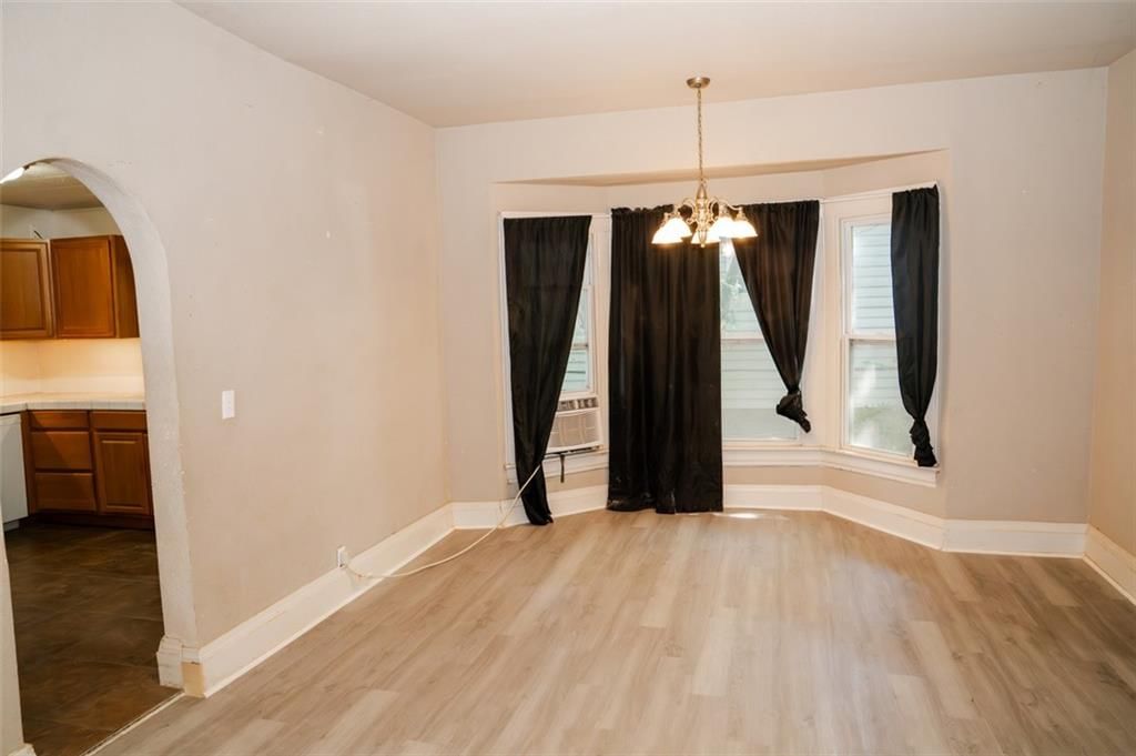 2517 Broadway Avenue — photo 4