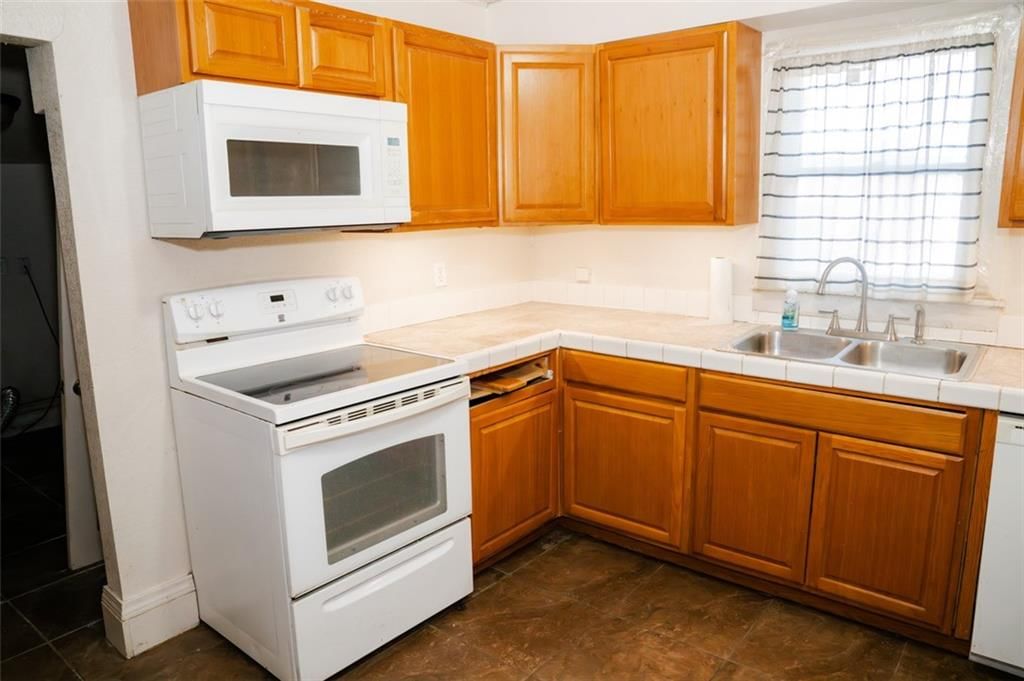 2517 Broadway Avenue — photo 7