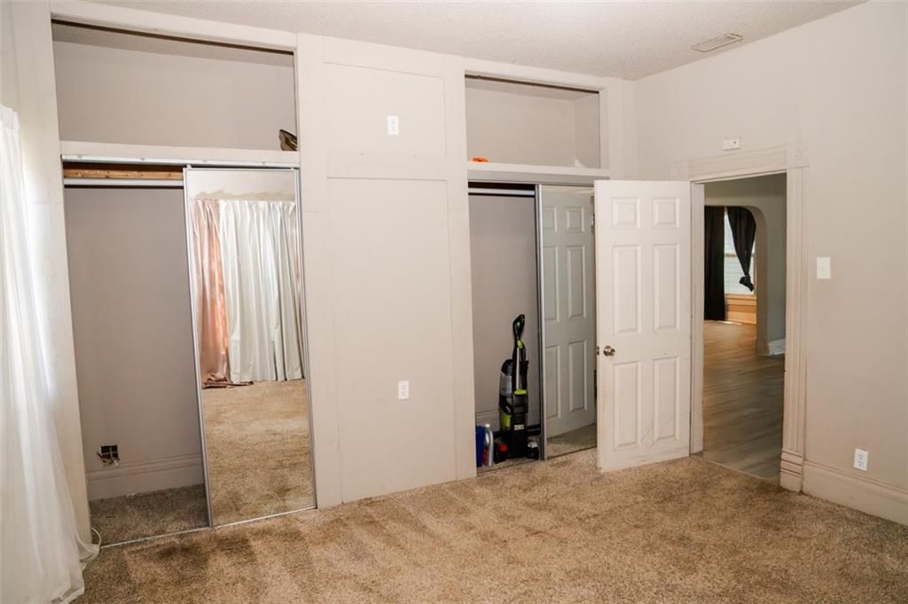 2517 Broadway Avenue — photo 10
