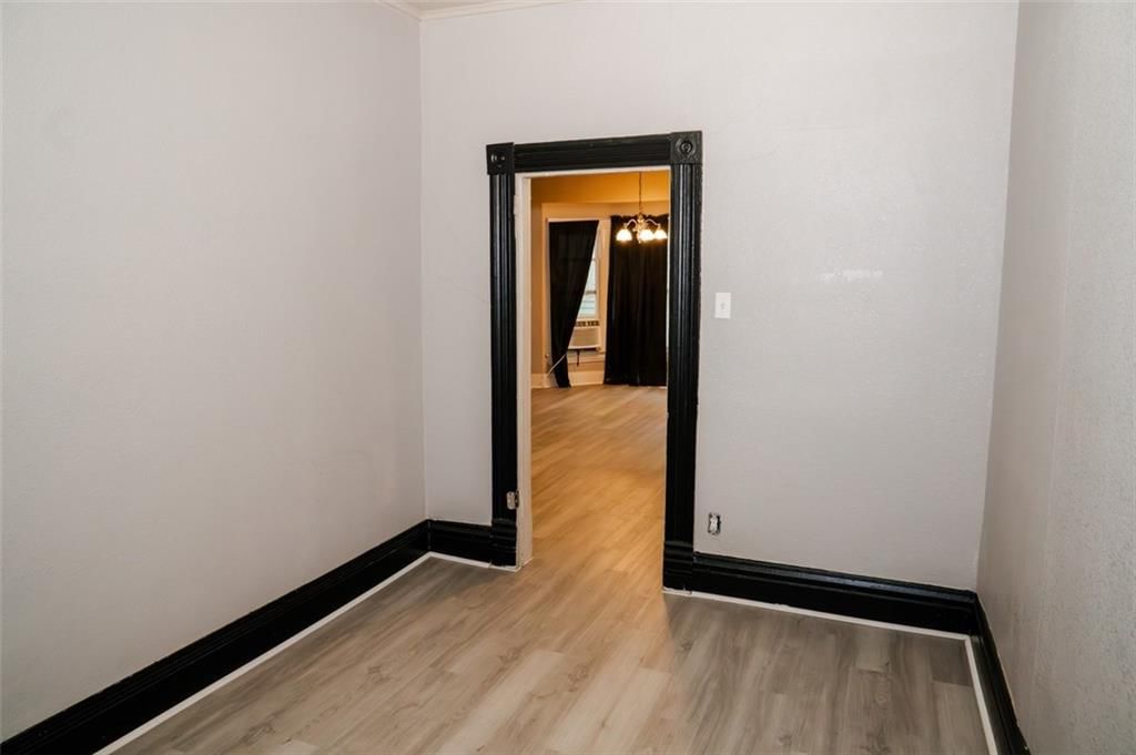 2517 Broadway Avenue — photo 12