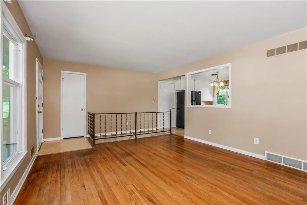7305 Robinson Street — photo 4