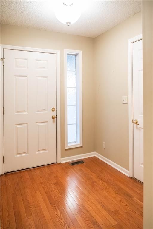 1618 The Oaks Street — photo 6