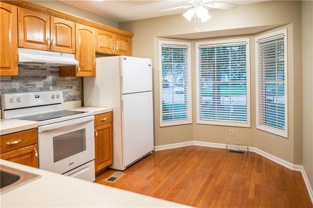 1618 The Oaks Street — photo 8