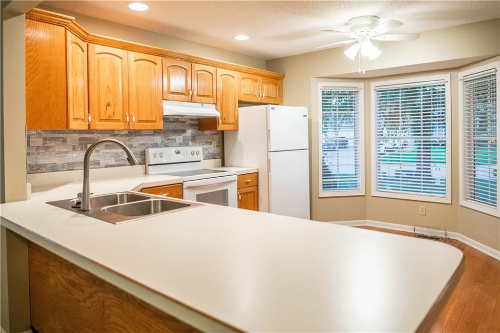 1618 The Oaks Street — photo 10