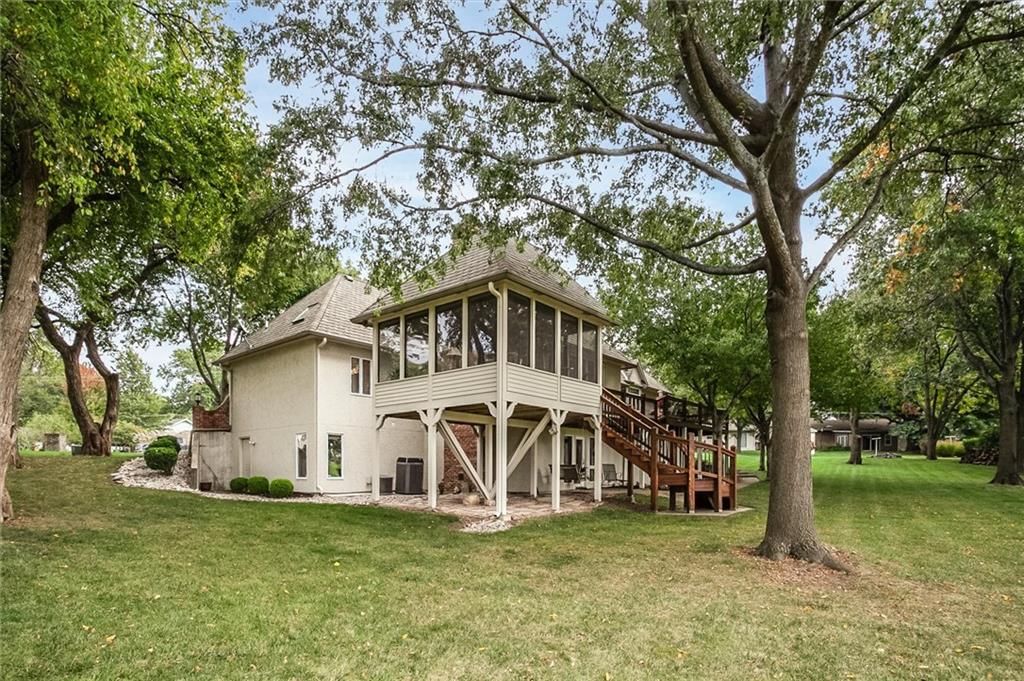 610 W Willow Lane — photo 4