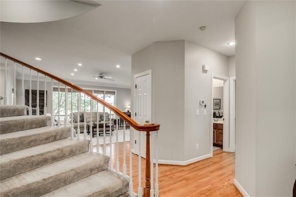 610 W Willow Lane — photo 12