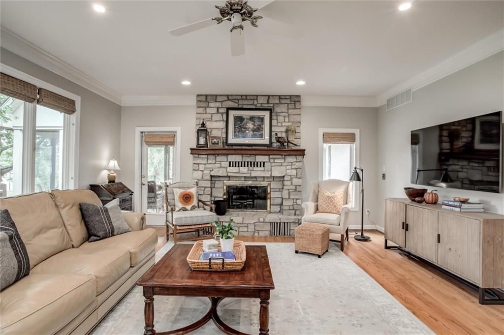 610 W Willow Lane — photo 15