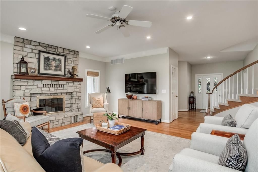 610 W Willow Lane — photo 16