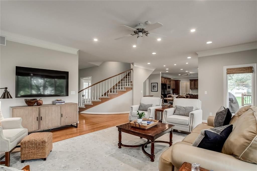 610 W Willow Lane — photo 17