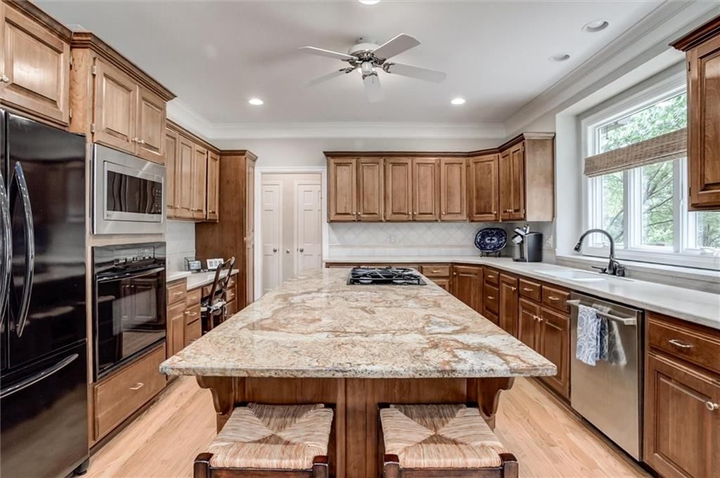 610 W Willow Lane — photo 21