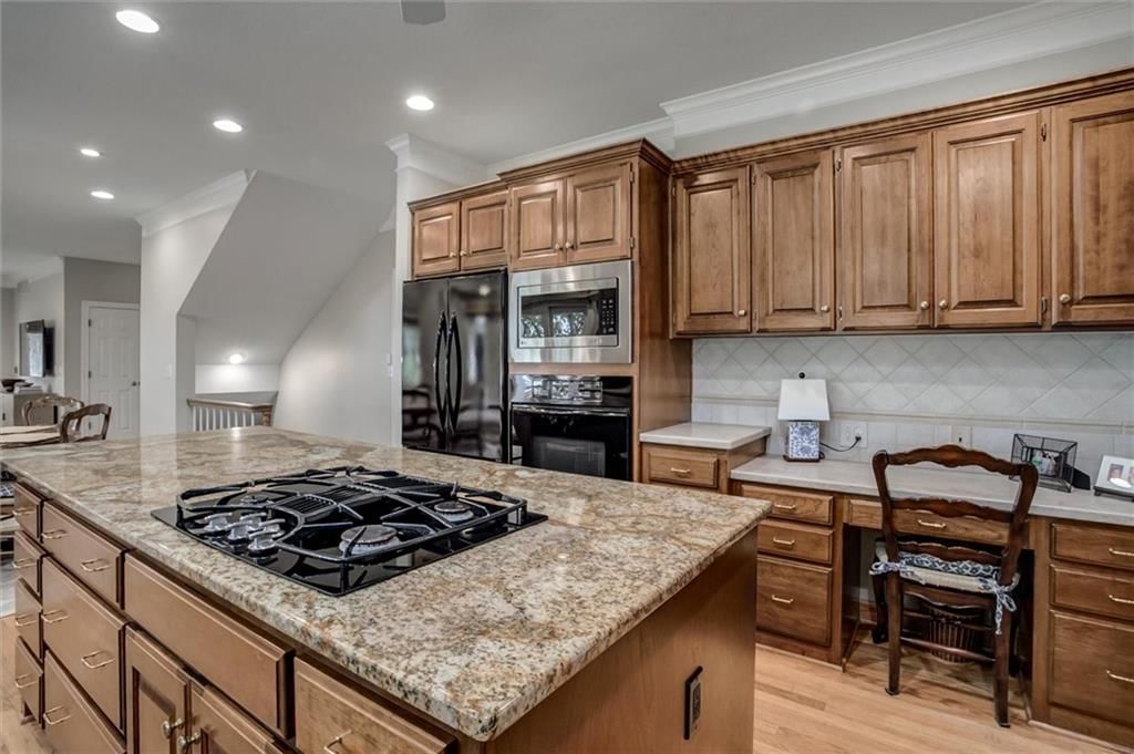 610 W Willow Lane — photo 22