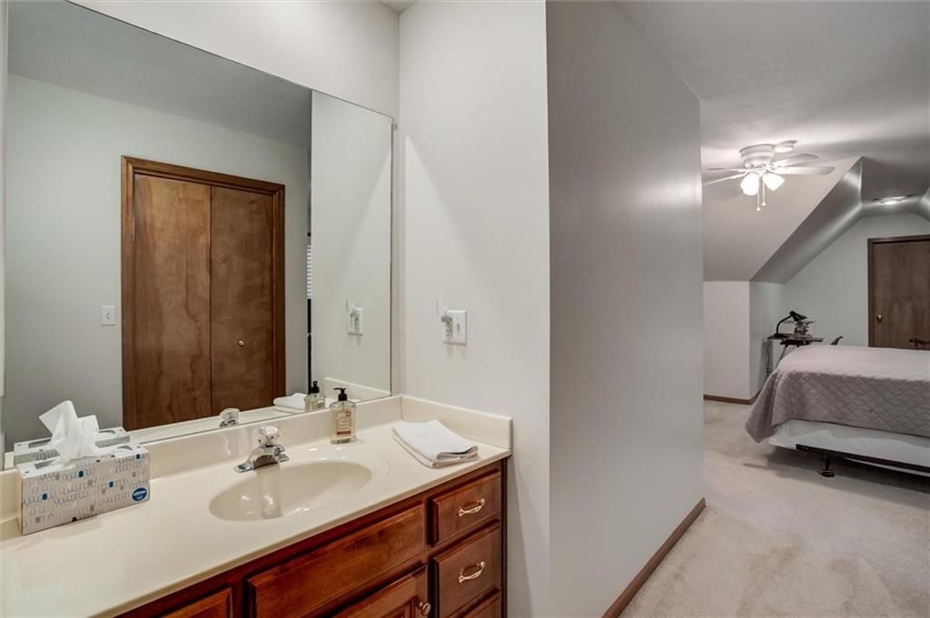 610 W Willow Lane — photo 33