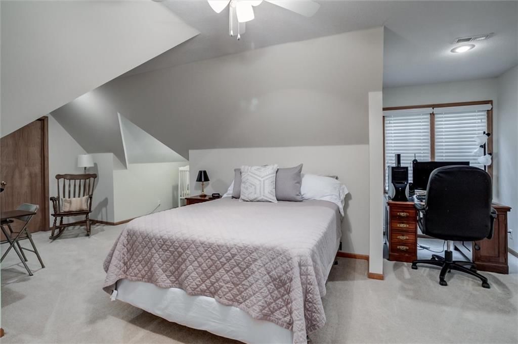 610 W Willow Lane — photo 34