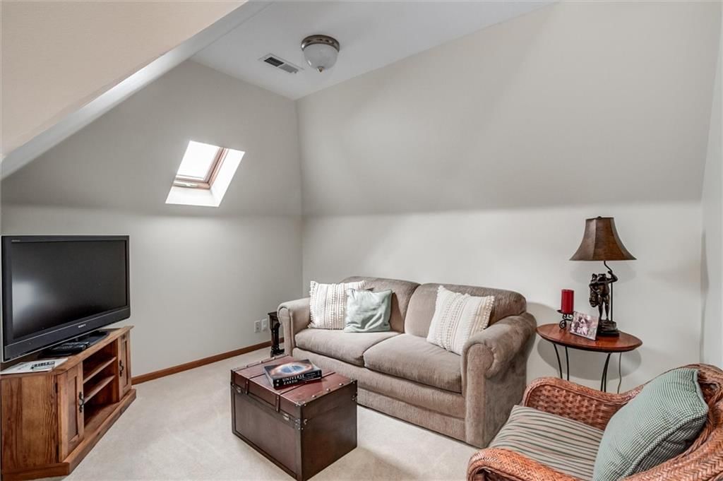 610 W Willow Lane — photo 36
