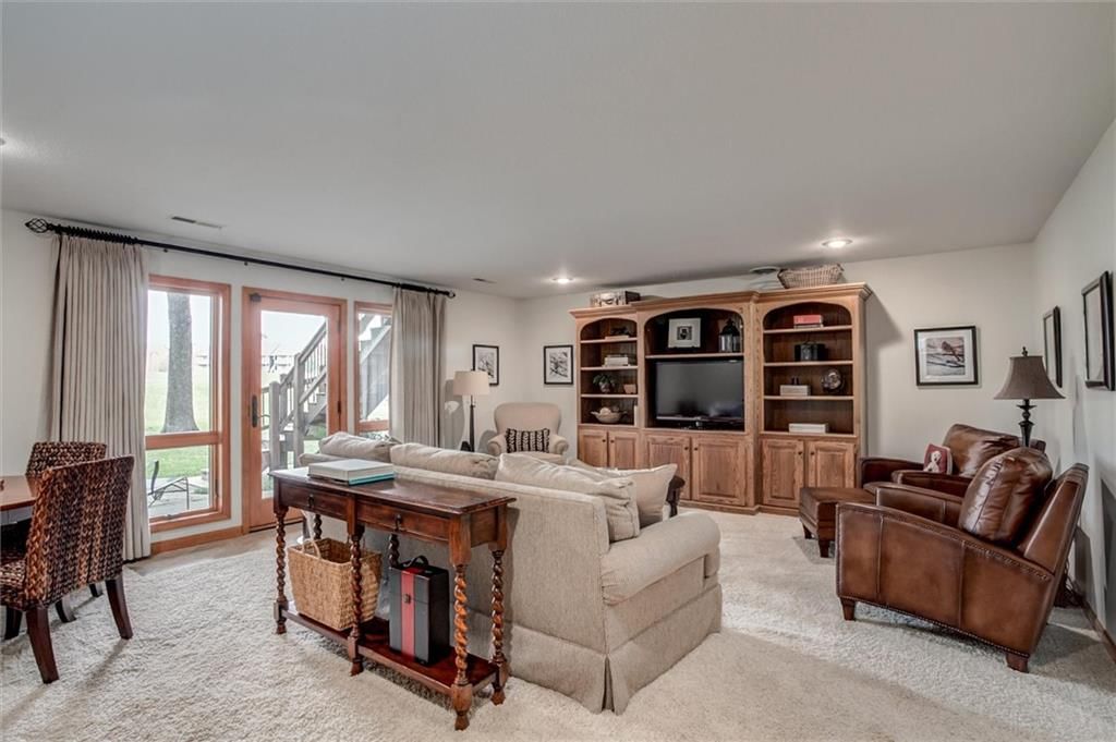 610 W Willow Lane — photo 38