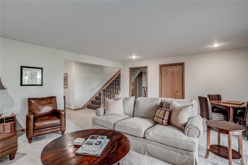 610 W Willow Lane — photo 39
