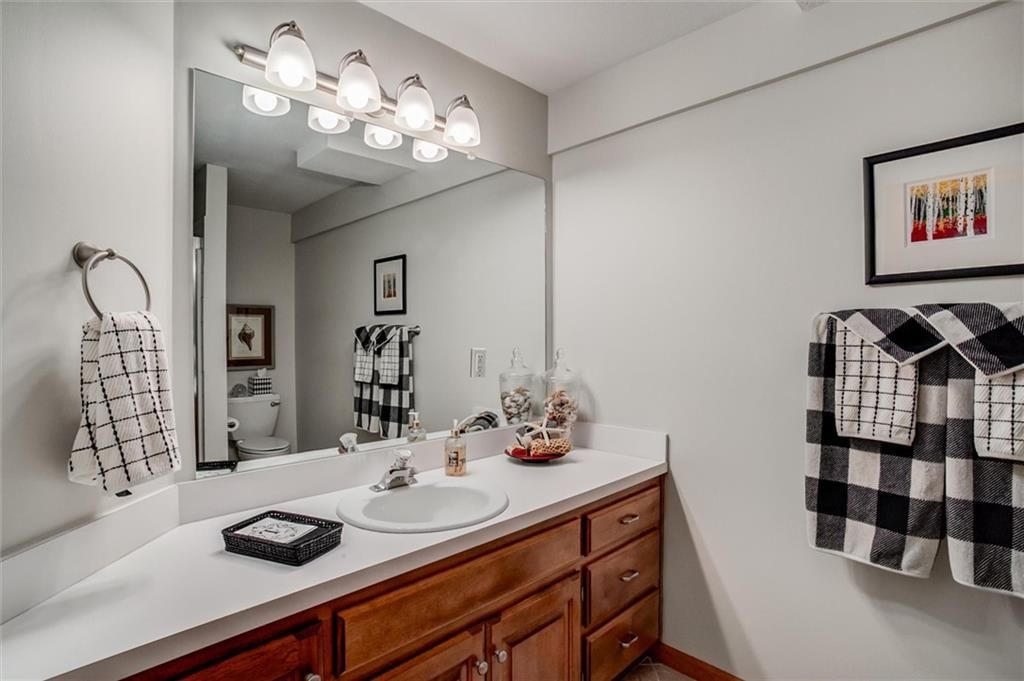 610 W Willow Lane — photo 41