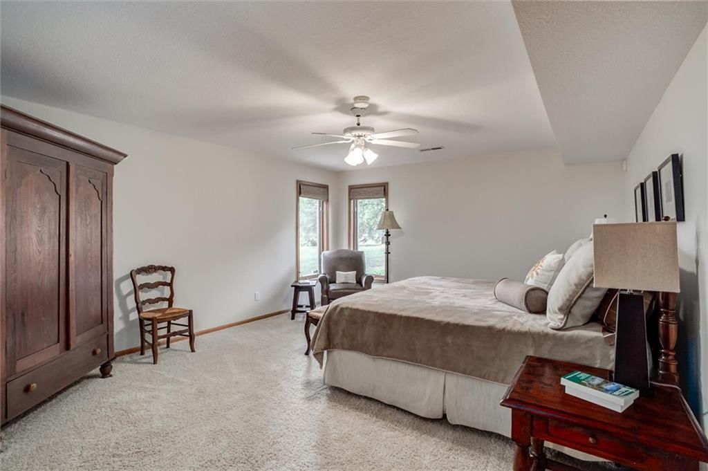 610 W Willow Lane — photo 42