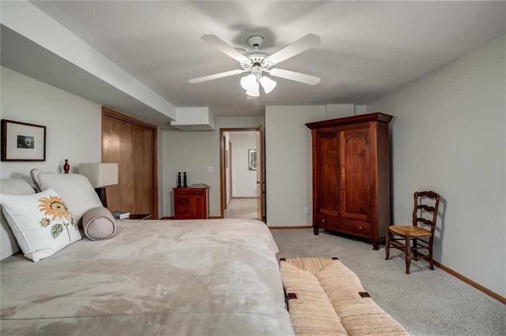 610 W Willow Lane — photo 43
