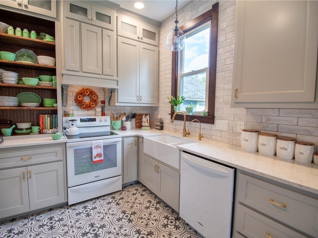 317 E 4th Street — photo 11