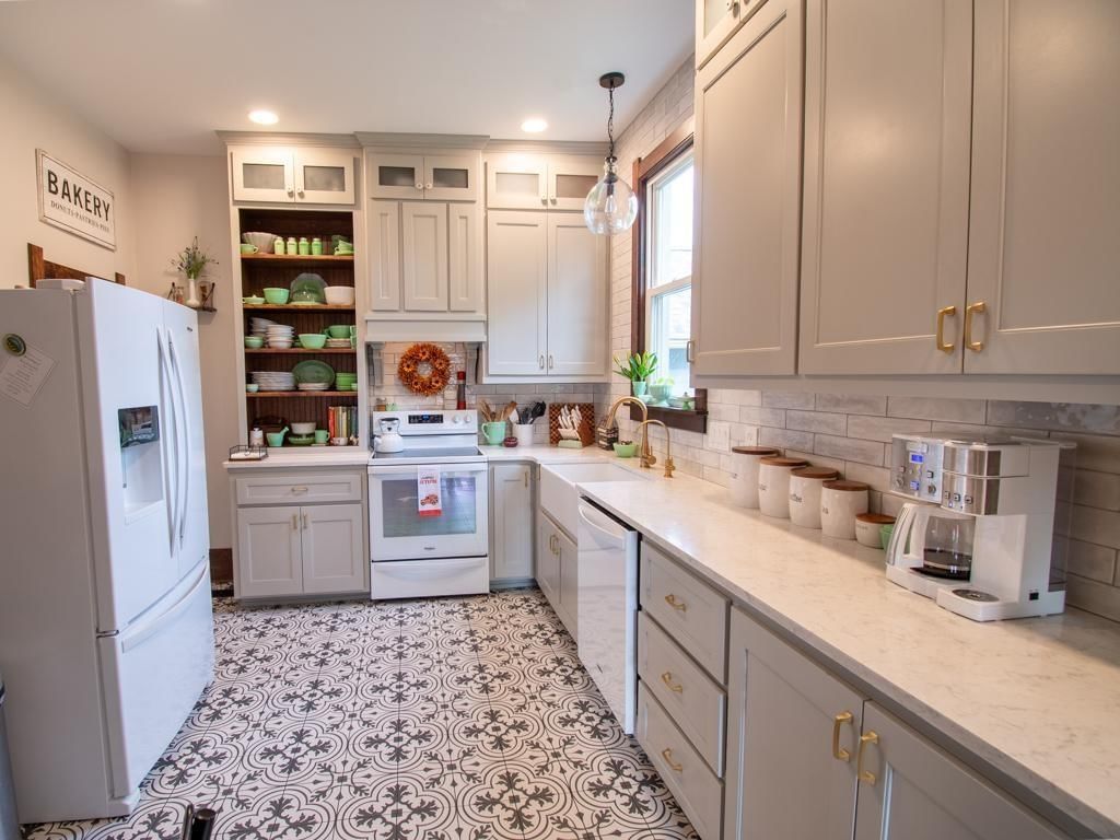 317 E 4th Street — photo 13