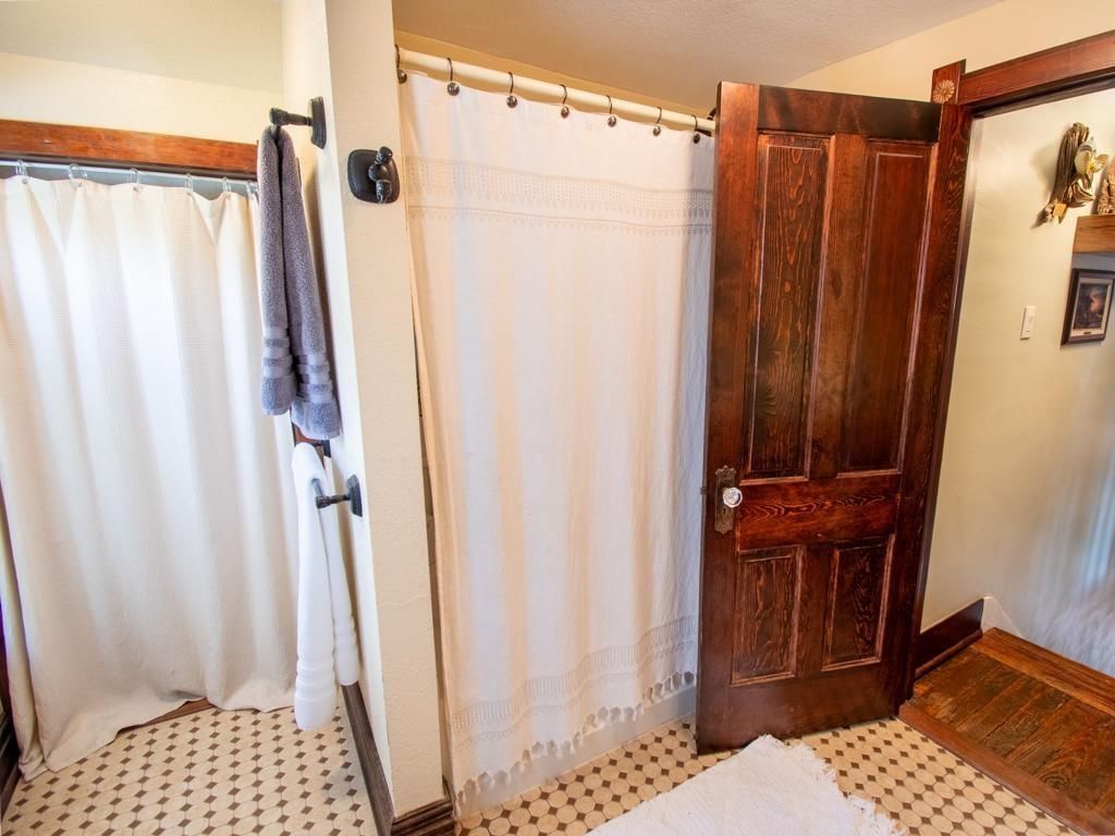 317 E 4th Street — photo 25