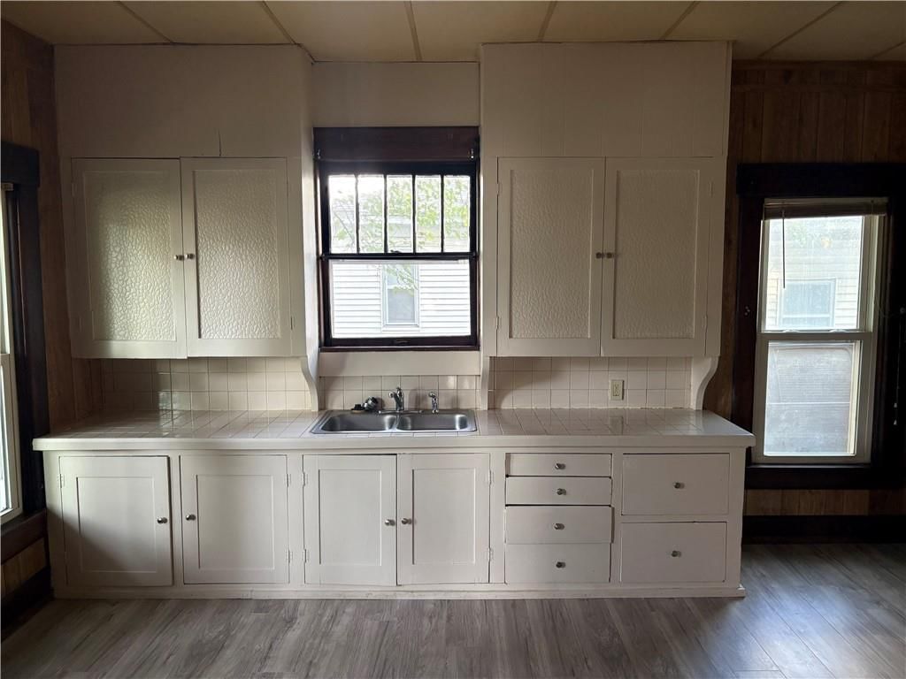 406 E 8th Street — photo 6