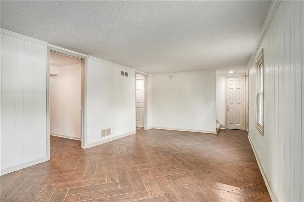 5137 N Palmer Avenue — photo 17