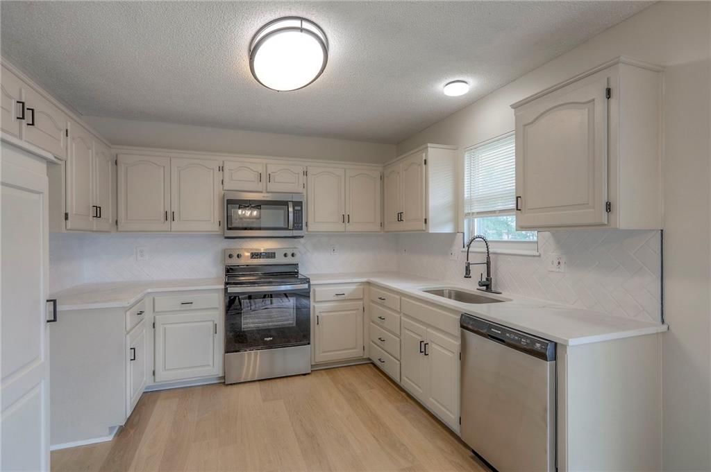 10615 N Ditman Avenue — photo 11