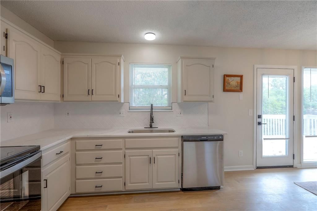 10615 N Ditman Avenue — photo 12