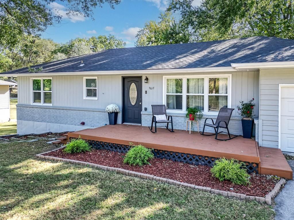 7617 Riverview Street — photo 2