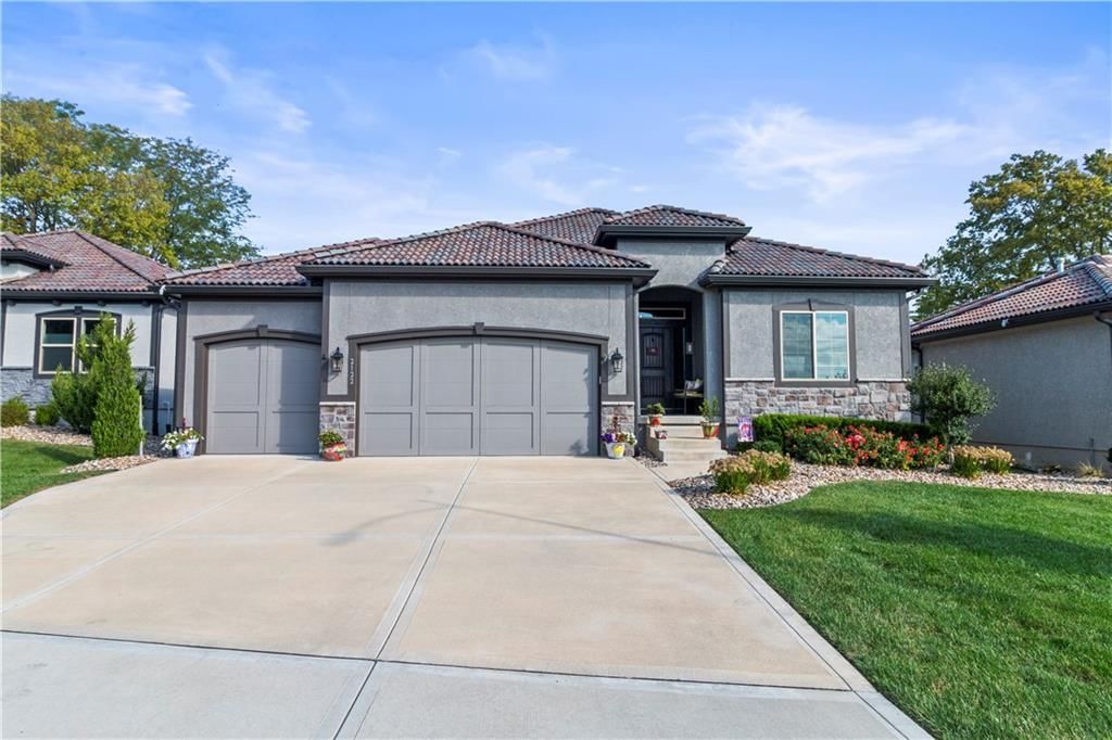 2122 NW Ashurst Drive, Lee's Summit, MO