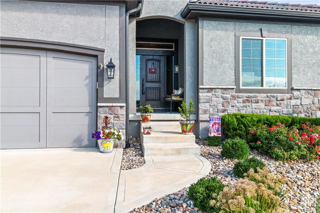 2122 NW Ashurst Drive — photo 3