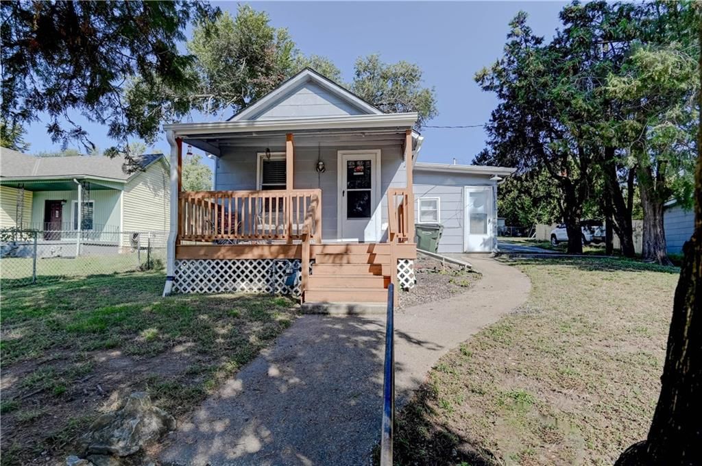 928 Dakota Street — photo 2