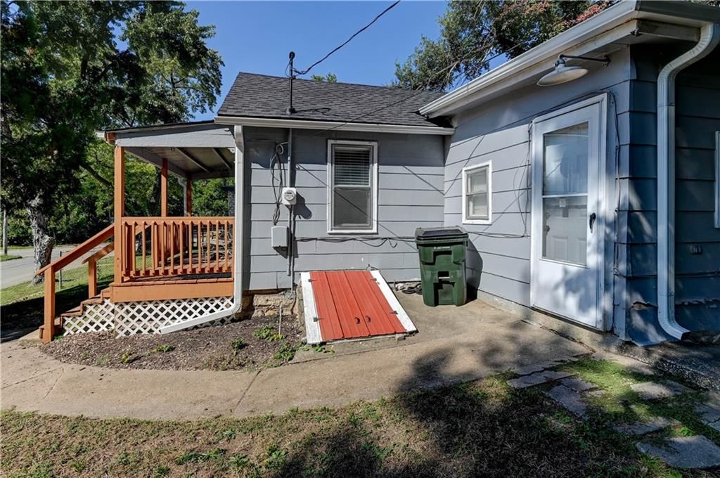 928 Dakota Street — photo 4