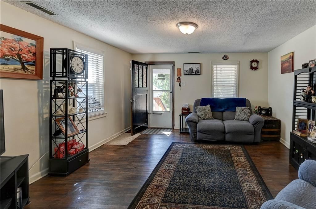 928 Dakota Street — photo 13