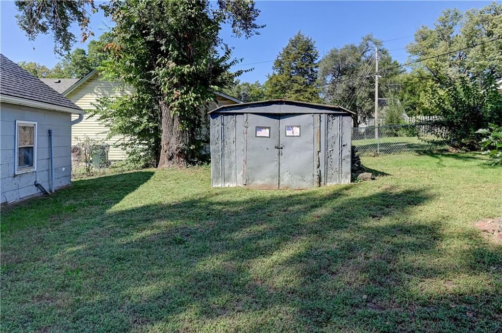 928 Dakota Street — photo 31