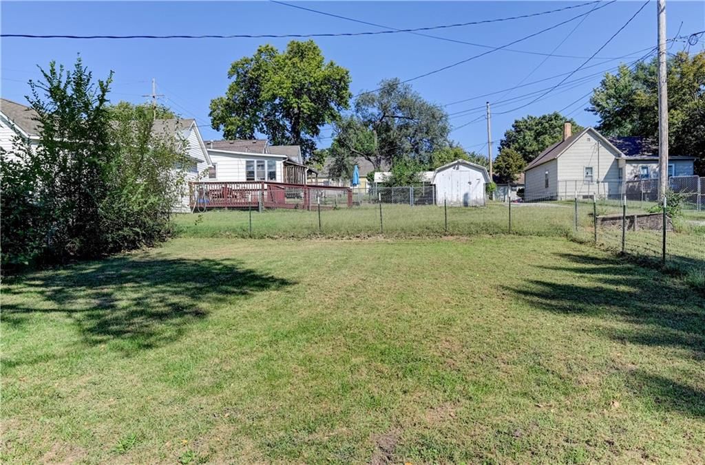 928 Dakota Street — photo 32