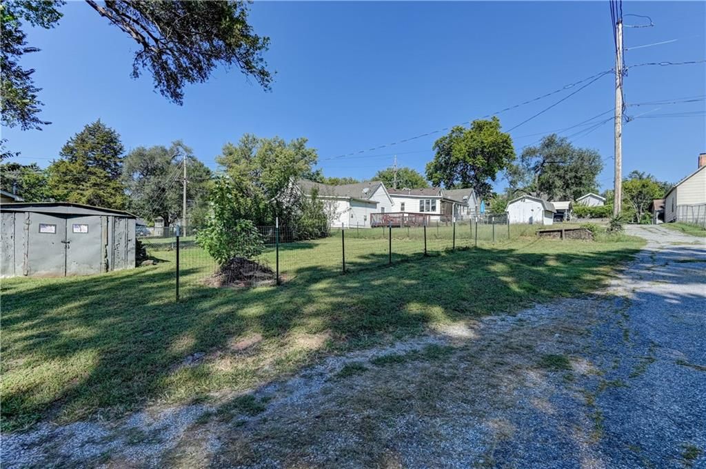 928 Dakota Street — photo 36