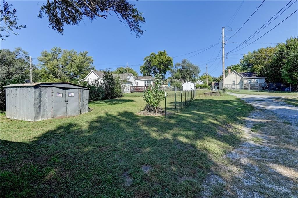 928 Dakota Street — photo 40