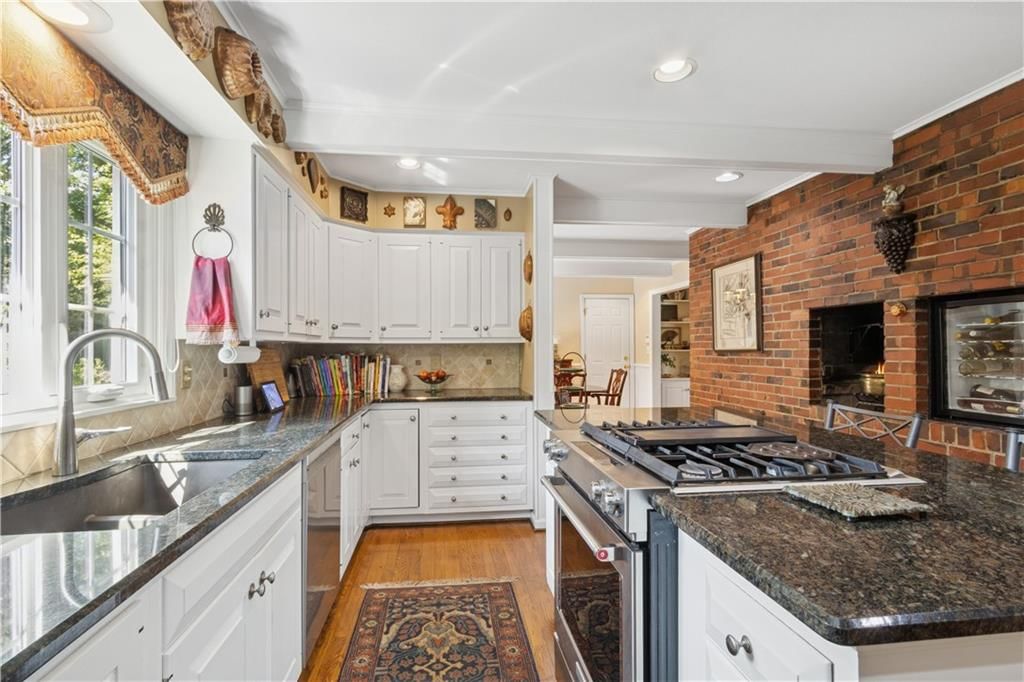 5750 Windsor Drive — photo 10