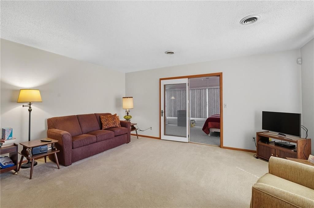 Photo 11 of 34 - 6614 N Revere Drive