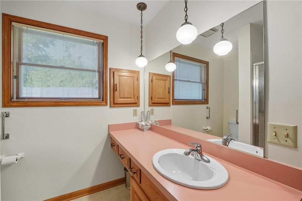 Photo 15 of 34 - 6614 N Revere Drive