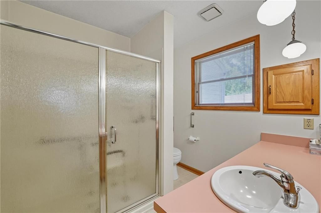 Photo 16 of 34 - 6614 N Revere Drive