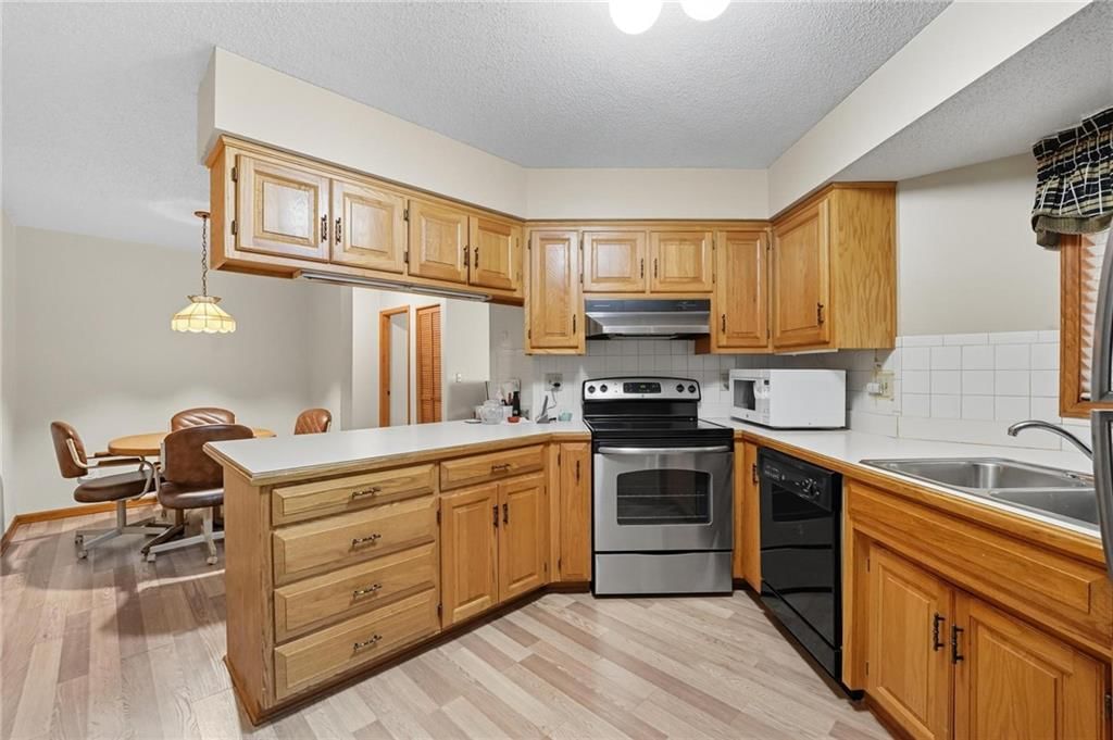 Photo 25 of 34 - 6614 N Revere Drive